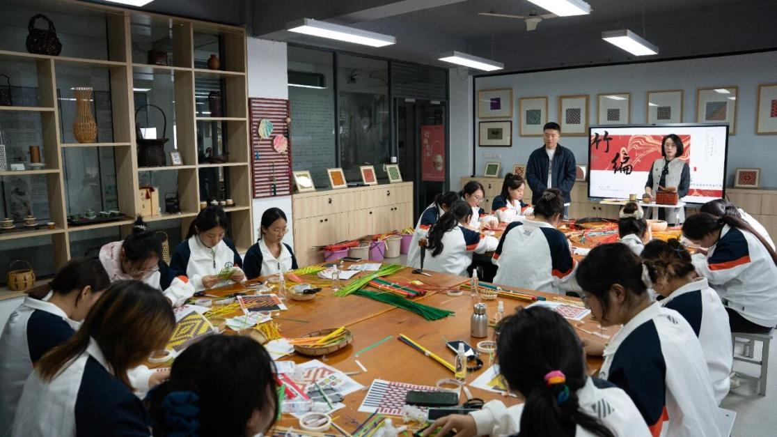 为非遗“添彩”,为青春“赋能”:江苏建院的文化育人新实践